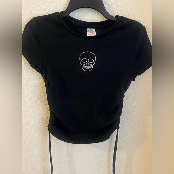 No Boundaries Black Shirt with Skull Size Medium - Picture 2 of 5